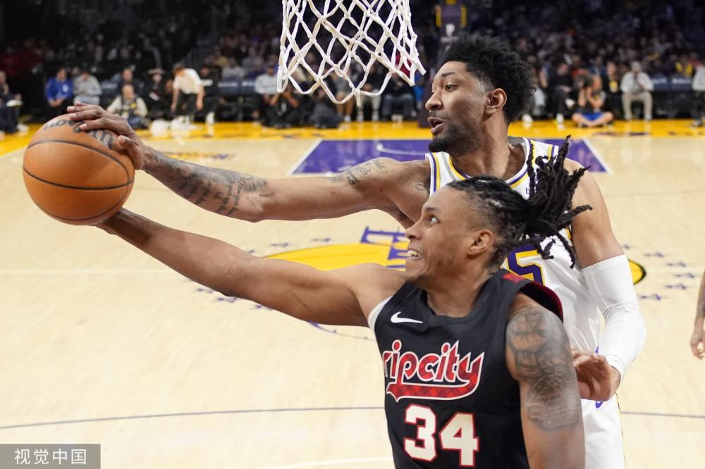 人物上颇有 人物上颇有